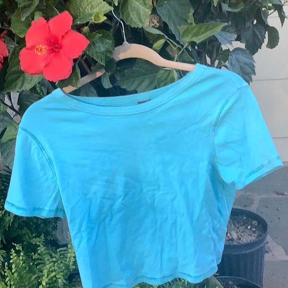 ⭐️Blue Crop Top⭐️ - Picture 3 of 3